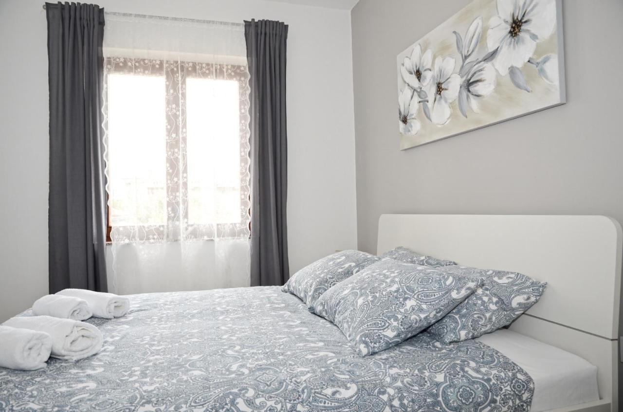 Family Friendly Apartments With A Swimming Pool Povljana, Pag - 244 ภายนอก รูปภาพ
